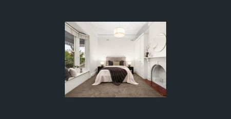 Light-filled living on a stylish single level - Photo 4