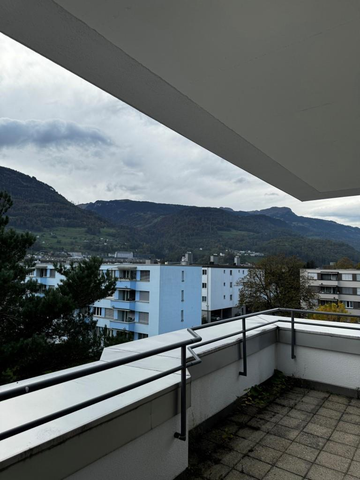 Sanierte 2.5-Zimmer-Attikawohnung mit Bergblick zu vermieten - Photo 3