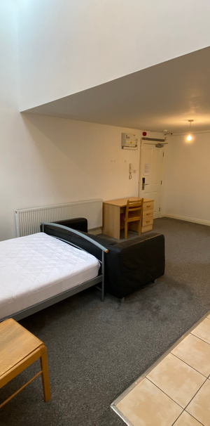 Studio to rent - Photo 1