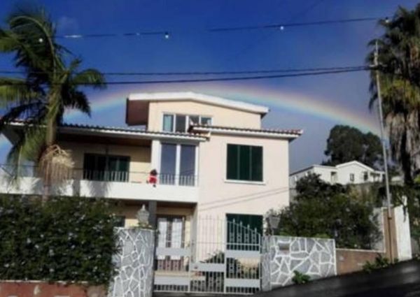 Alugo quartos no Funchal em vivenda de 3 andares