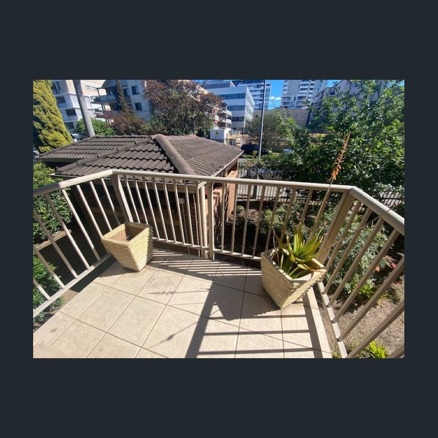 Large, Modern 2 Bedroom Unit! - Photo 1