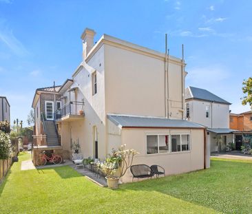 Delightful ground floor art-decor one bedroom flat - Photo 2