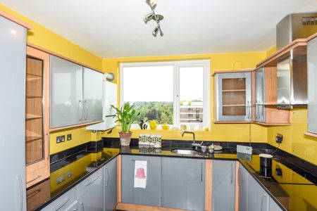 2 Bed Penthouse, Shepherd's Hill, N6 - Photo 2