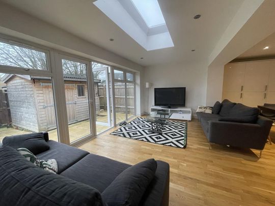 1 bedroom in a house share to rent - Photo 1