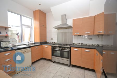 4 bed Semi-Detached House for Rent - Photo 3