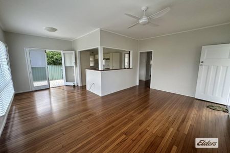 Light and airy 3 bedda, Walk to Hospital. - Photo 2