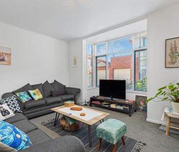 In the heart of Cheltenham! - Photo 4