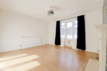 2 Bedroom Flat / Apartment to let - Photo 2