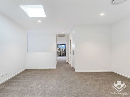 Luxurious Four Bedroom Terrace Home - Photo 5