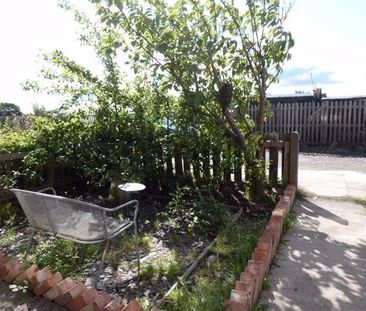 2 bedroom terraced house to rent - Photo 6