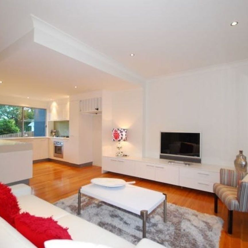 Executive Townhouse in ideal location - Photo 1
