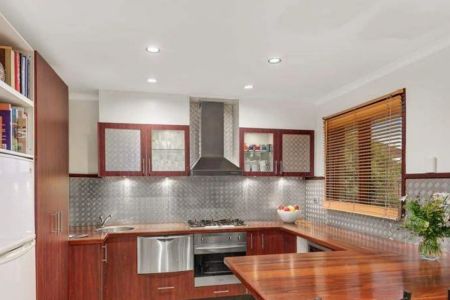 Unit 2/31 Iris Road, Glen Iris. - Photo 2