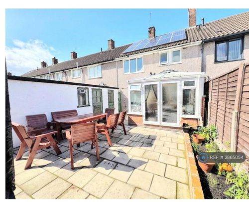 3 bedroom semi-detached house to rent - Photo 1