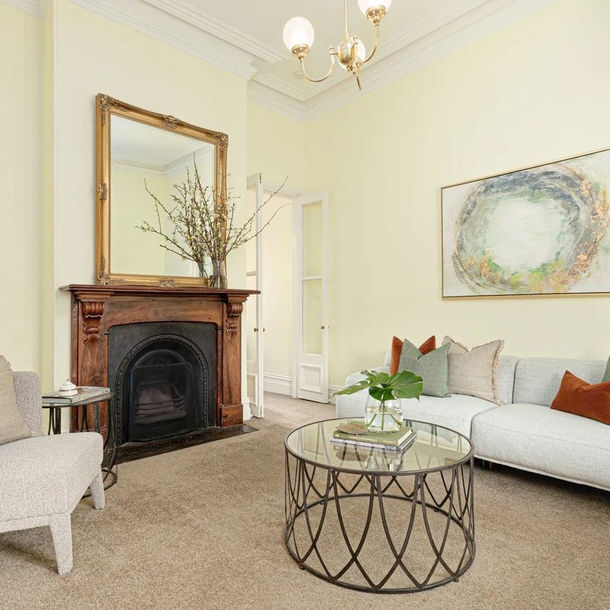 Charming Bluebell Cottage in Prestigious East Melbourne - Photo 1