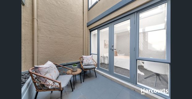 Contemporary Living - Photo 1