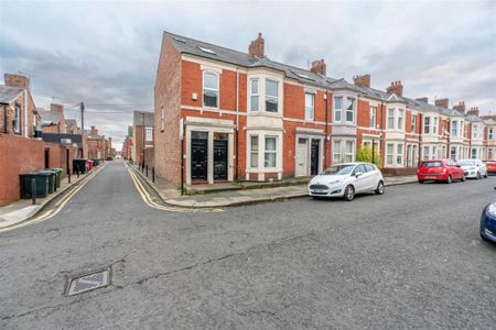 5 bedroom maisonette to rent - Photo 2