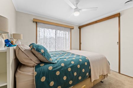 Beautifully Presented Home in Prime Location - Photo 4