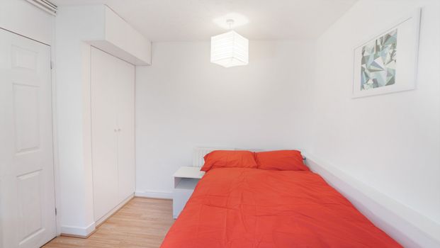 Gough Walk – Room 1 - Photo 1