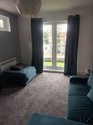 2 Bed Flat, Norbury Crescent, SW16 - Photo 1