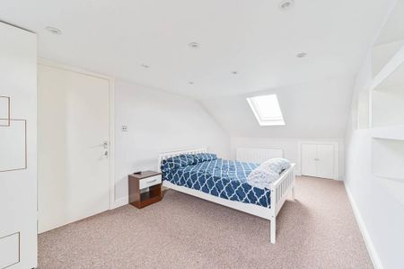 3 bedroom flat to rent - Photo 4