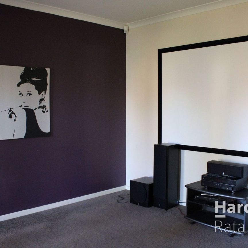 Spacious & Modern 4-Bedroom Family Home in Mernda - Photo 1
