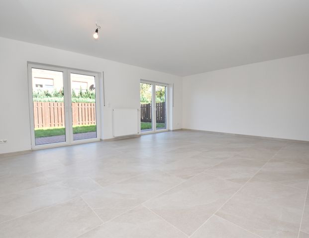 Großzügige Doppelhaushälfte mit Einbauküche und Garage in ruhiger Lage in der Stadt Friesoythe - Photo 1