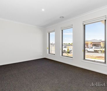 81 Willoby Drive, Alfredton - Photo 2