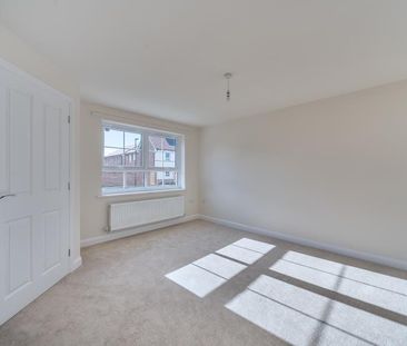 Ilex Drive, Fiddington Fields, Tewkesbury, Gloucestershire - Photo 3