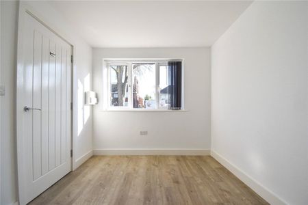 A Stunning 1 bedroom apartment to rent in the desirable south City location offering excellent access to Addenbrookes campus, railway station and ARM. The property also features air-conditioning which has been installed throughout. Unfurnished. - Photo 4