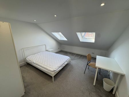 6 bedroom terraced house to rent - Photo 2