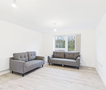 Hewett Close, - Photo 1
