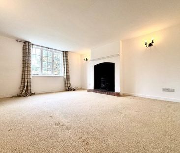 Chapel Street, Stratford-upon-Avon, CV37 - Photo 2