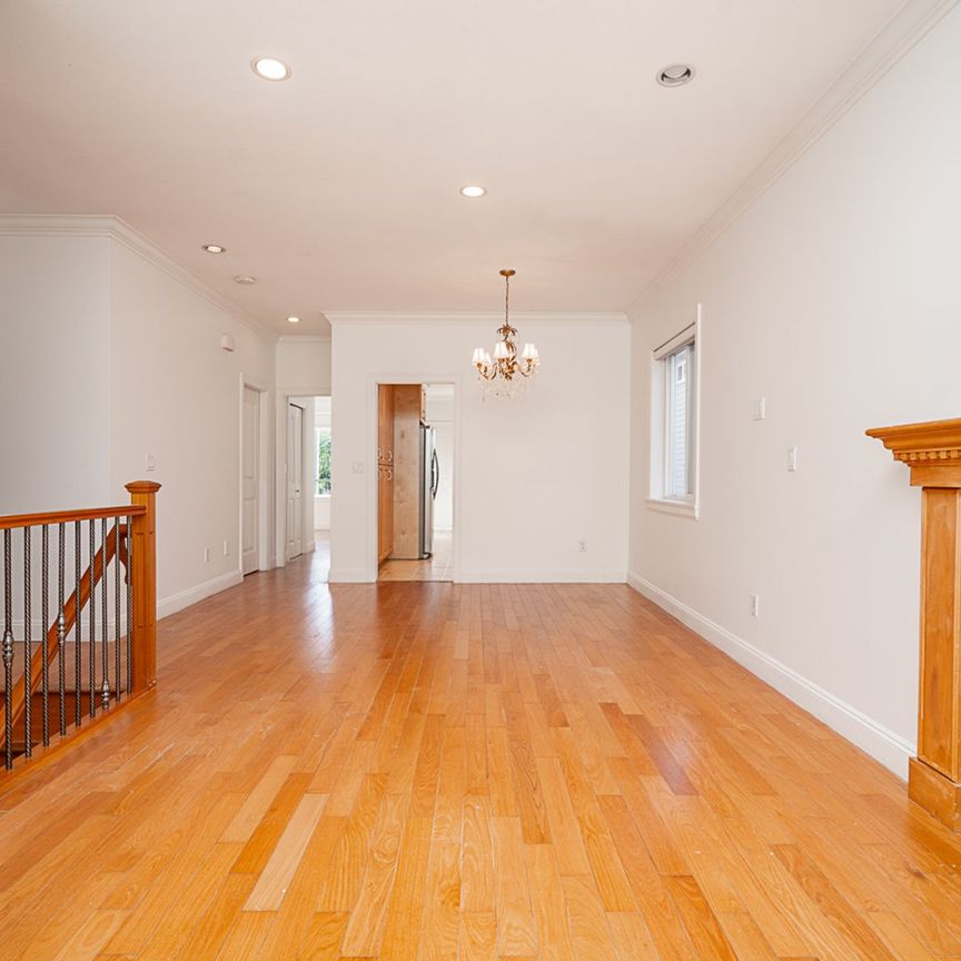 Spacious and Versatile Home for Rent in Burnaby - Photo 1