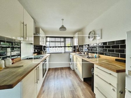 Bracknell, RG12 - Photo 3