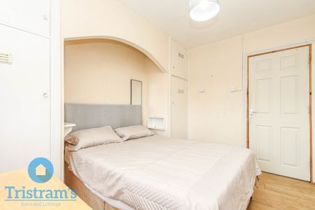 3 bed Flat for Rent - Photo 3