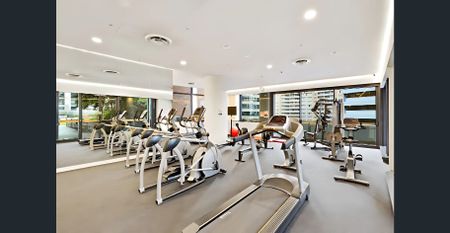 Luxury living and convenience in one! - Photo 5