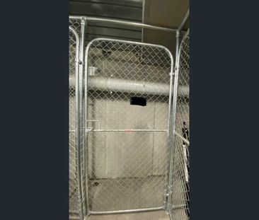 Furnished 2 Bed Apt + Parking in Prime Location - Photo 1