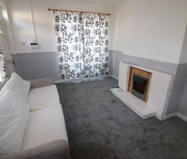 2 bedroom end of terrace house to rent - Photo 5