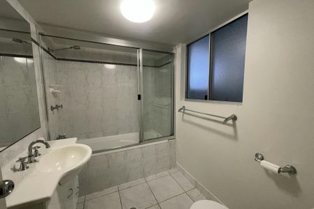 Elevated City Views - Modern One-Bedroom Unit - Photo 4