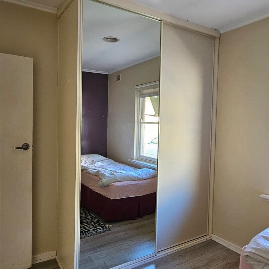 Bedford Park - Photo 1