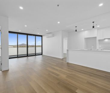 Spacious Two Bedroom Apartment - Photo 2