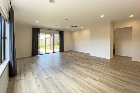 STUNNING FAMILY HOME - Photo 2