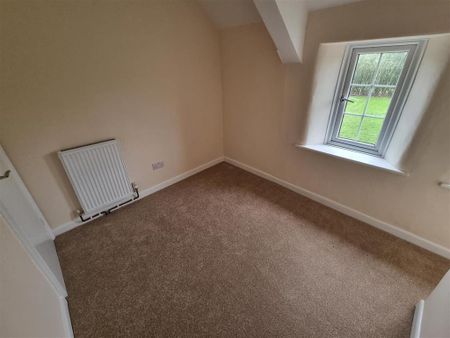 3 bedroom semi-detached house to rent - Photo 3
