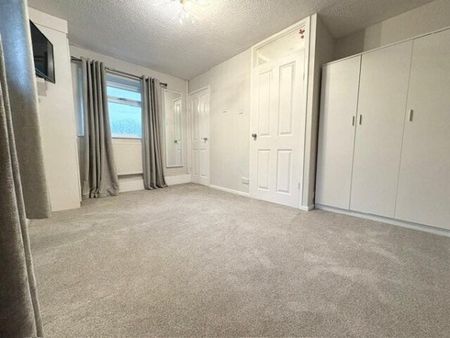 Drake Hall, Westhoughton BL5 - Photo 2