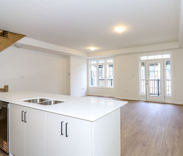 For Lease - 2025 Matteer Court Unit# Unit 20, Innisfil, Ontario - Photo 4