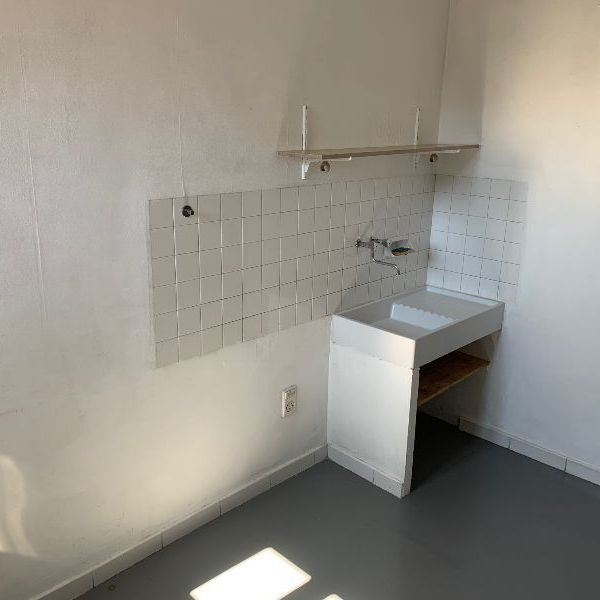 Appartement 1 pièces 30m2 MARSEILLE 6EME 383 euros - Photo 1