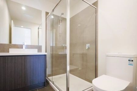 Modern One-Bedroom Apartment with Premium Finishes & Sustainable Living - Photo 5