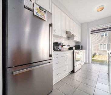 For Lease - 626 Allied Mews, Stittsville - Munster - Richmond, Ontario - Photo 2