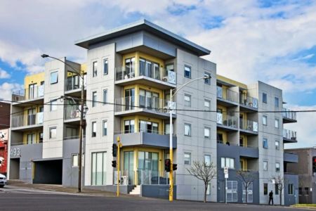 Space and style with the city at your doorstep - Photo 4