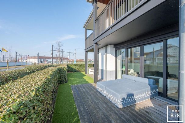 Mooi hoekappartement in Duinenwater met ruim terras en open zicht op het meer - Photo 1